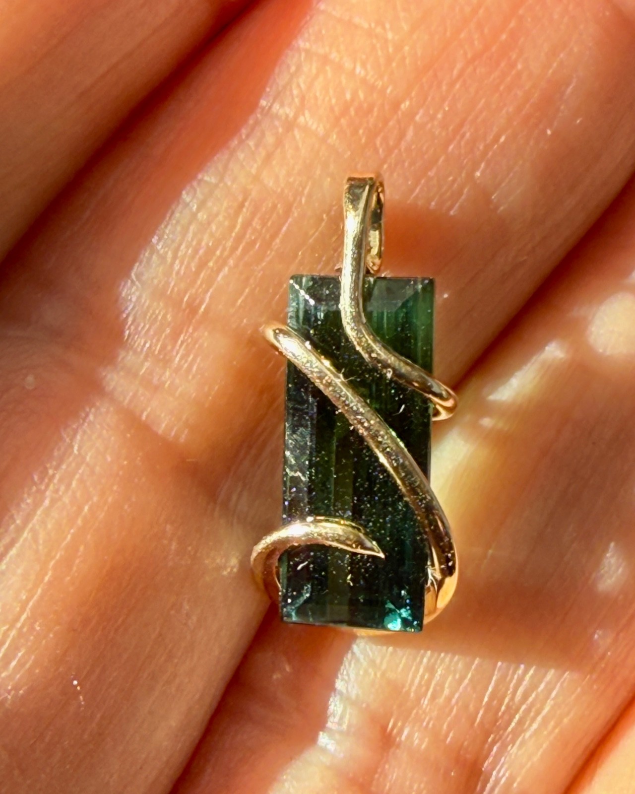 4.71ct Tourmaline Brazil Green Faceted Forged 14K Yellow Gold Pendant Total Wt