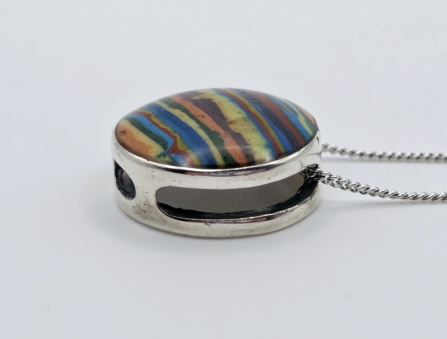 Vintage 925 Sterling Silver Rainbow Calsilica Round Pendant Necklace Artisan