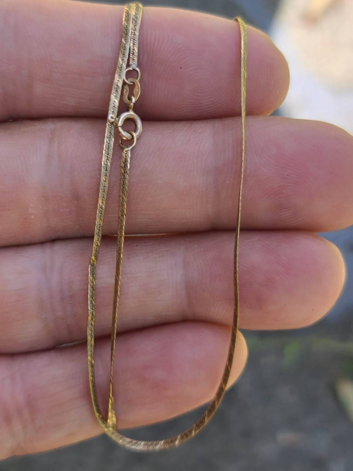 14k Solid Yellow Gold Herringbone Necklace 16″ x 1.4mm Italy Signed Kinks 1.82gr
