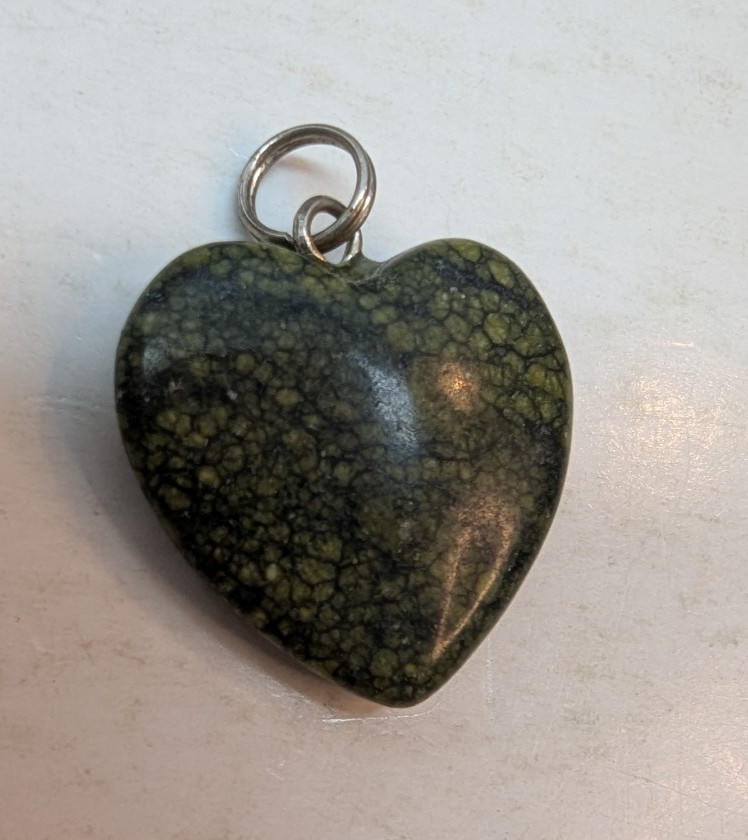 Vintage Lovely Polished Green Serpentine Heart Pendant Glossy