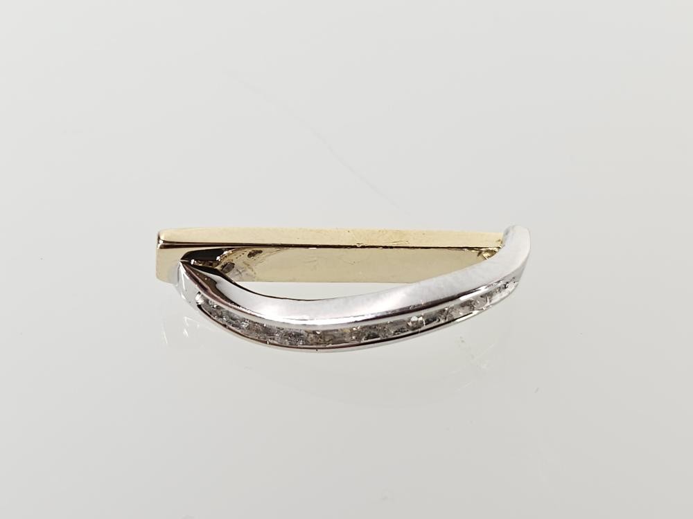 14K Two Tone Gold APX 1/10 CTW Round Diamond Pendant (AM1096455)