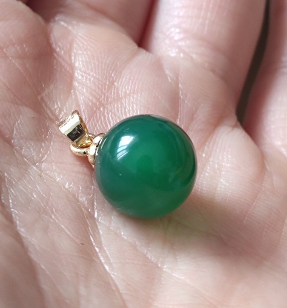 Share Gorgeous AAA+ 12mm red round jade pendants 14k gold p