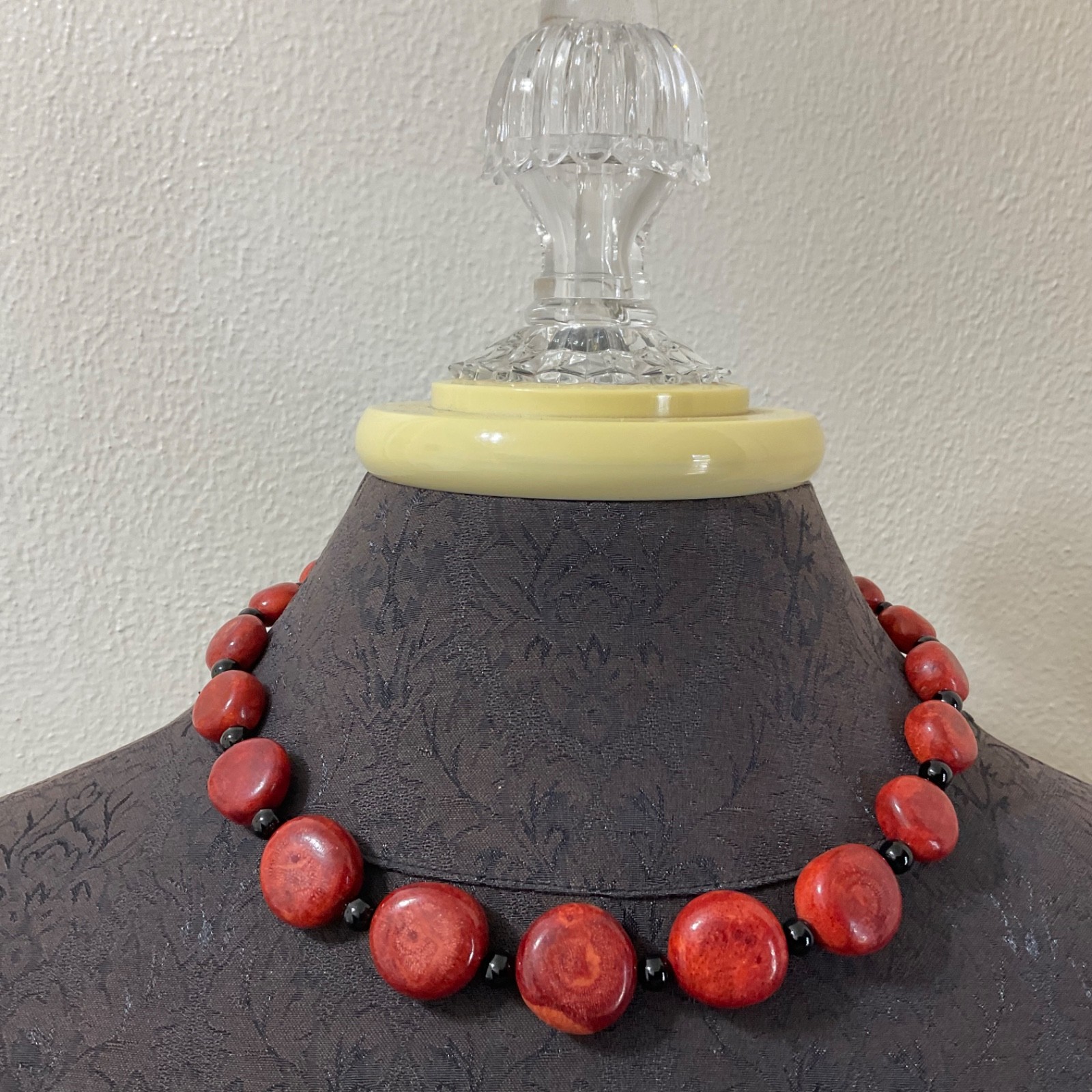 Desert Rose Trading Red Sponge Coral Black Onyx Graduating Bead Necklace 16-19”