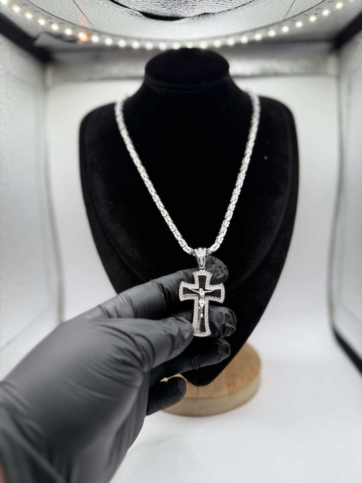 22” 4mm Sq Byzantine Sterling 925 W a Moissanite 925 Cross Pendant