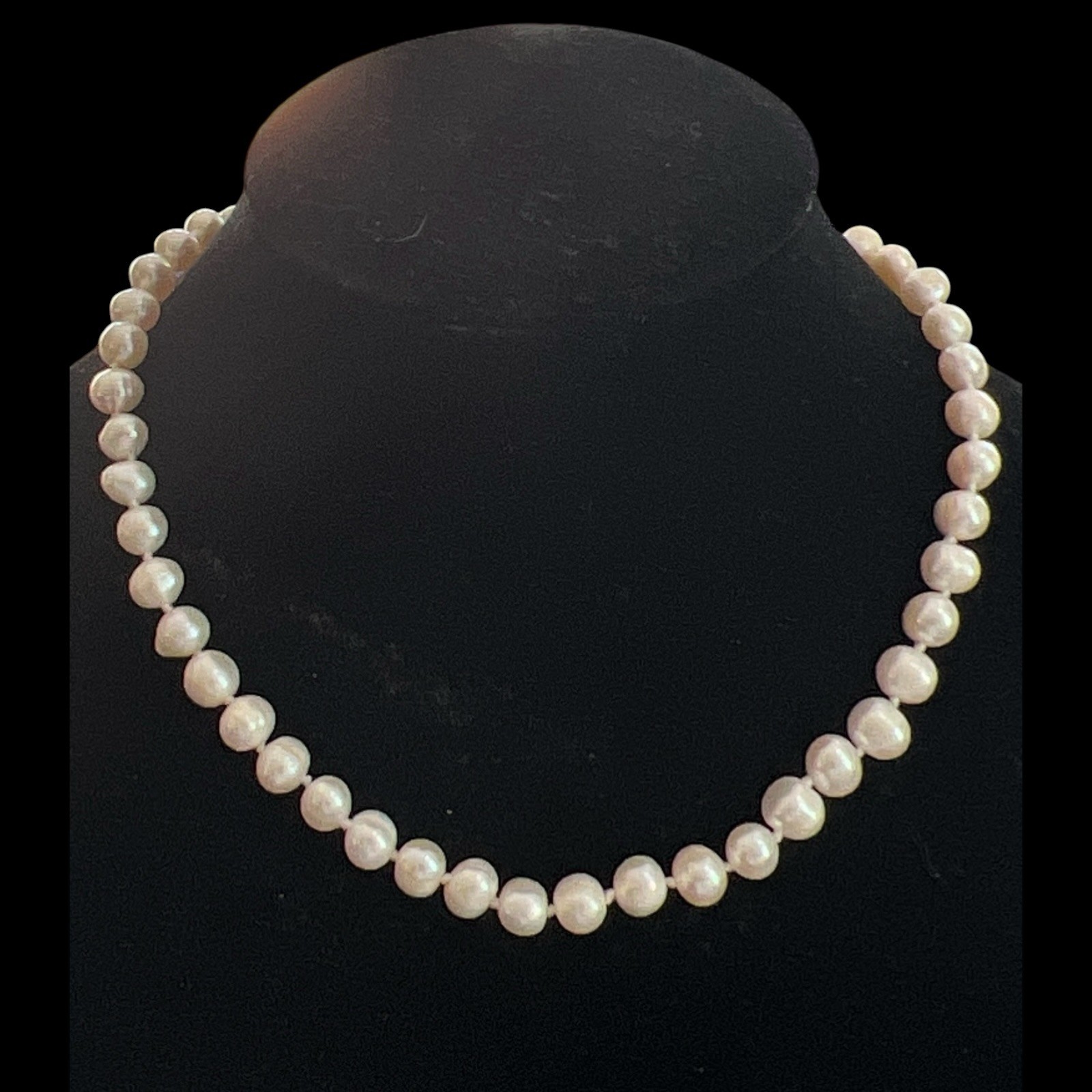 Vintage 17.5” Cultured Freshwater Pearl Necklace Knotted 14K Gold Clasp 7-8mm