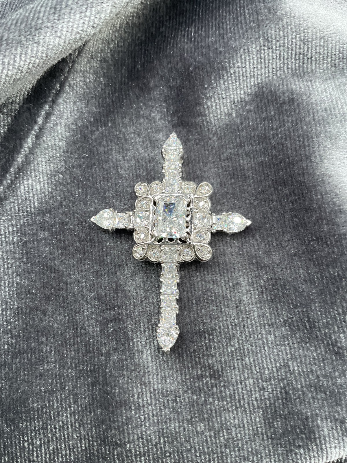 Victoria Wieck Beverly Hills 925 sterling silver CZ Cross 17″ necklace
