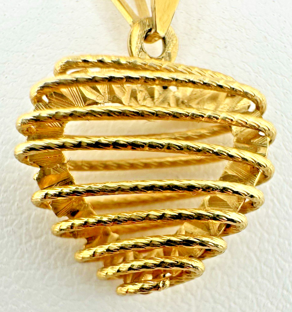 18K Yellow Gold Heart Shaped Pendant – 1/2″ / 1.5 Grams – NICE!