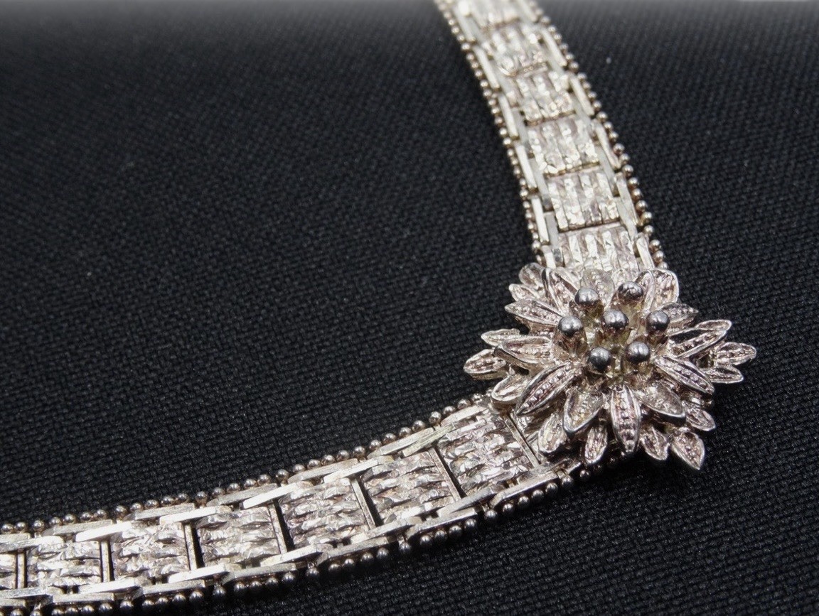 925 Sterling Silver Bar Link Necklace with Flower Pendant Hook Closure (37 g)