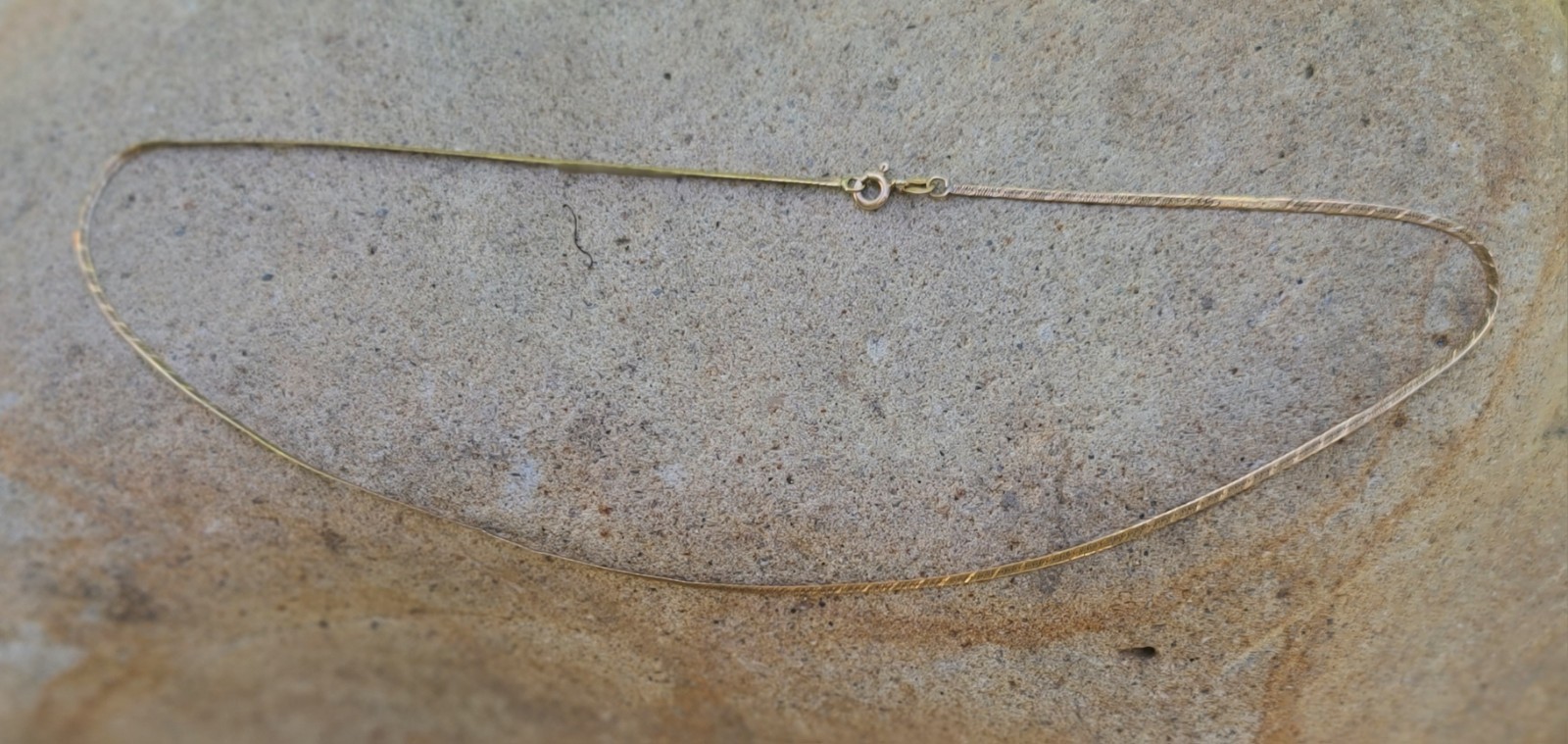 14k Solid Yellow Gold Herringbone Necklace 16″ x 1.4mm Italy Signed Kinks 1.82gr