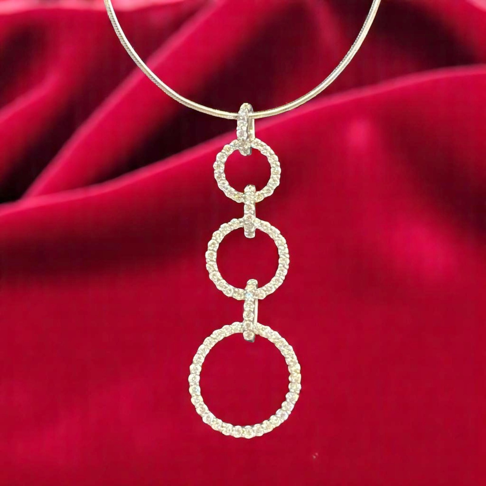 Pavé 1.20 cts Round Brilliant Cut Diamonds Eternity Bow Pendant 18K Gold