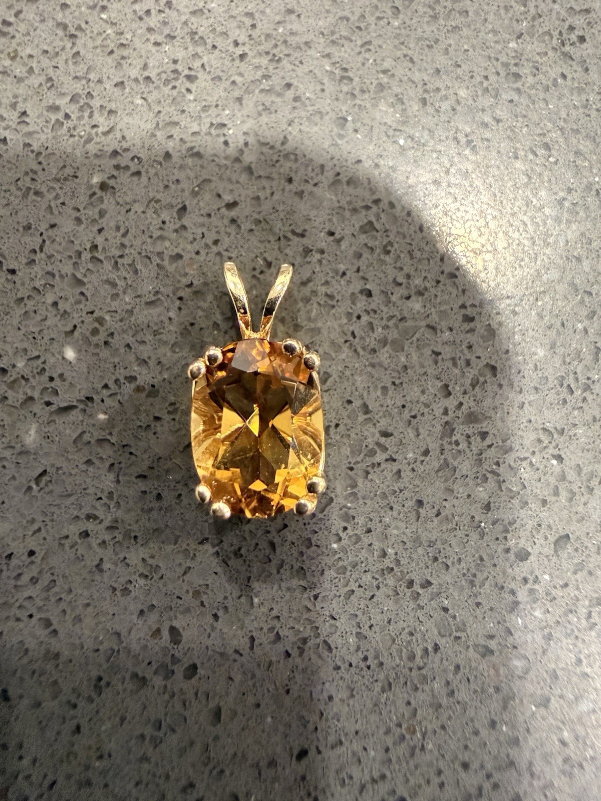 14K Yellow Gold Pendant Necklace Charm with Unknown Amber Color Stone .93g