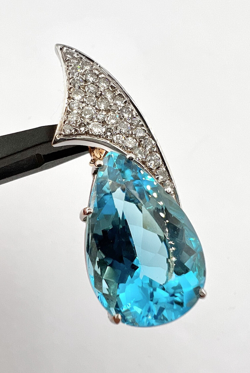 Fine 18ct London Blue Topaz White Gold 1.00ct Approx Diamond Enhancer Pendant