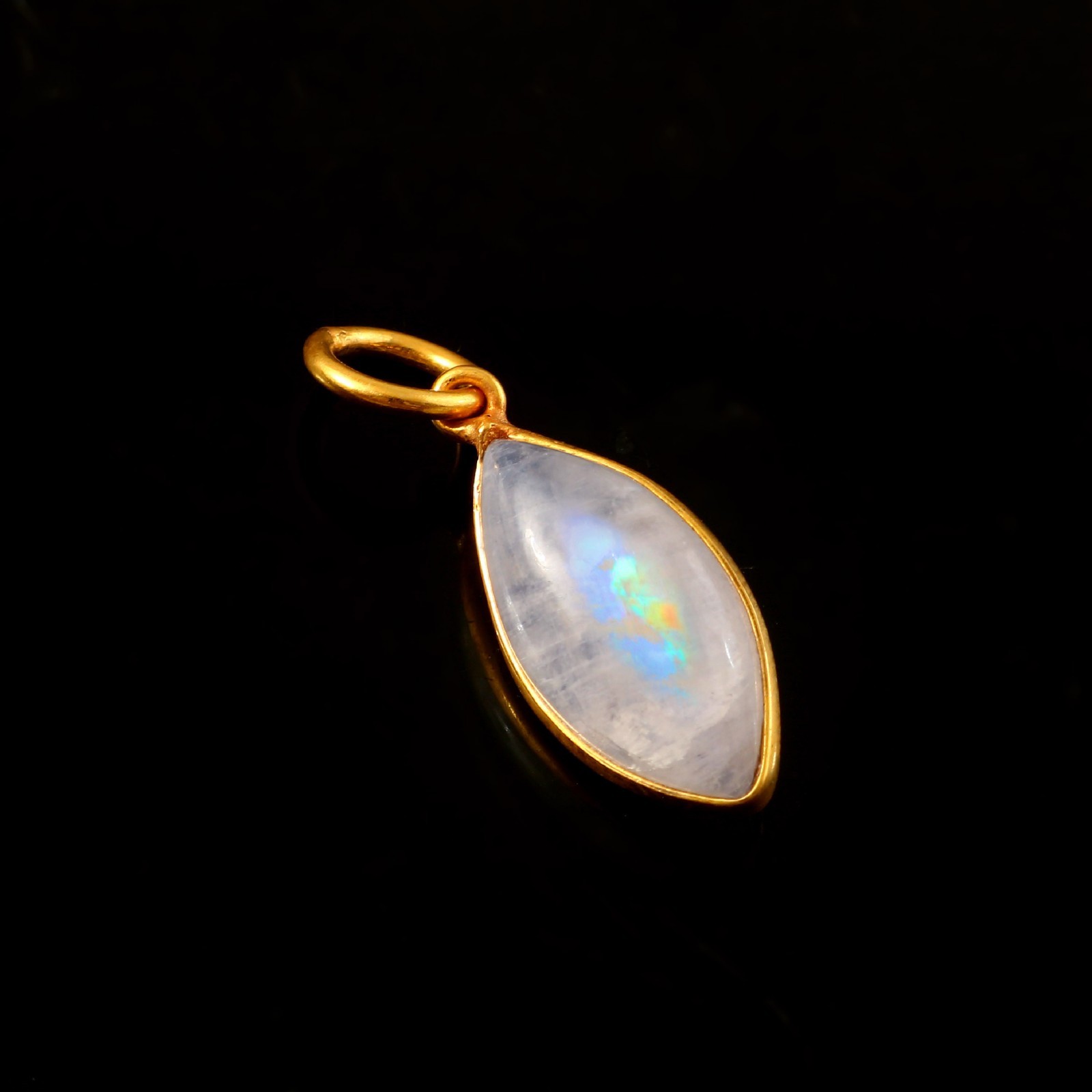 Genuine Moonstone Pear Shape Pendant 14K Yellow Gold Fine Jewelry 3160