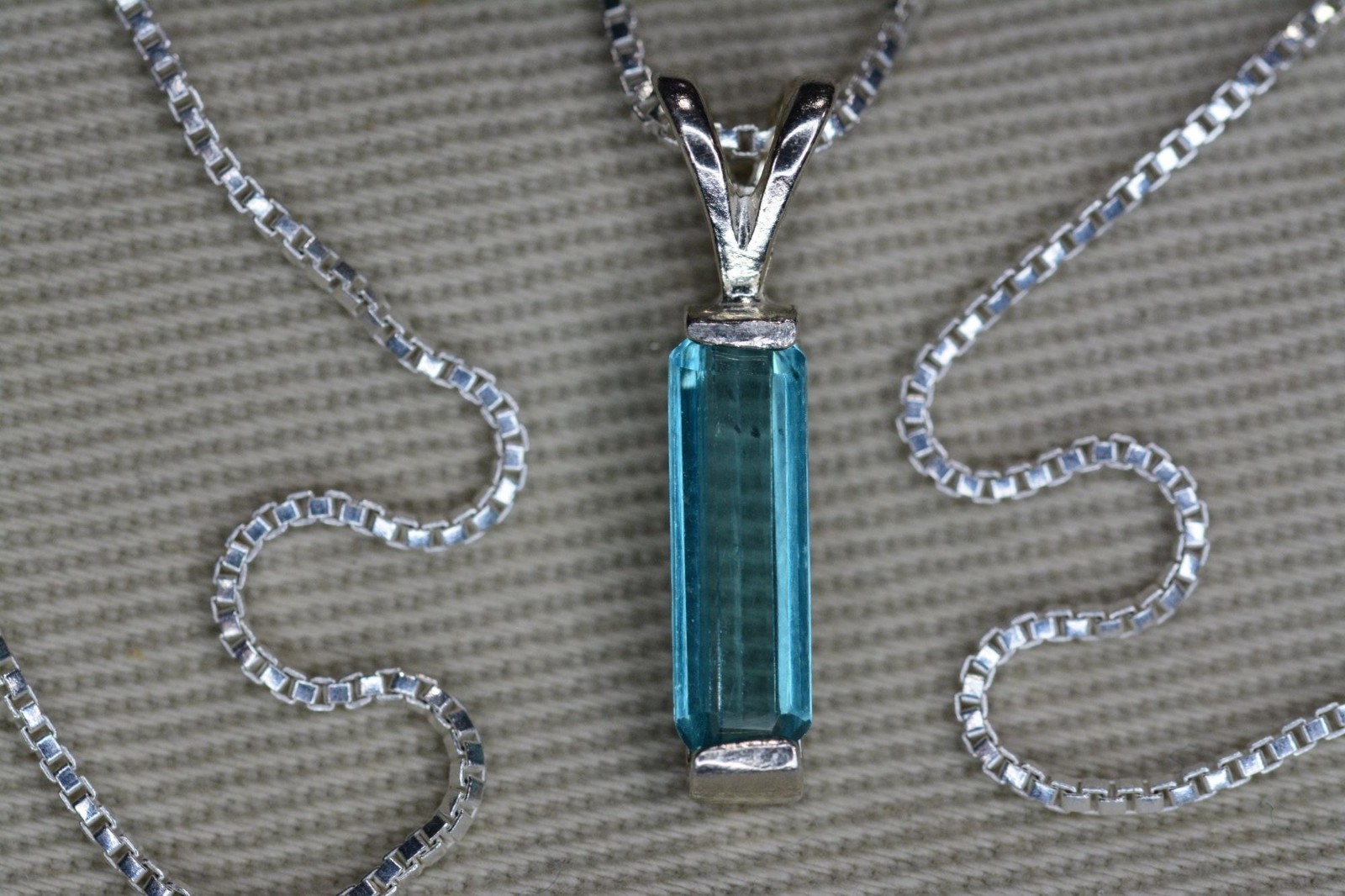 Apatite Necklace 0.95 Carat Natural Pendant Sterling Silver Real Genuine APA39