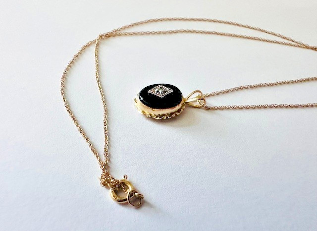 Estate 14K Yellow Gold Onyx & Diamond Pendant Chain Necklace