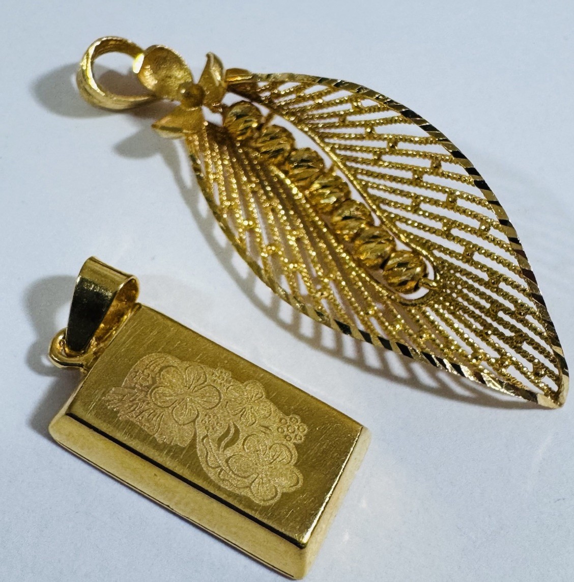Saudi Dubai Gold 22K Solid 916 Real Gold Two Set (2) Bar/Leaf Pendant 5.85g