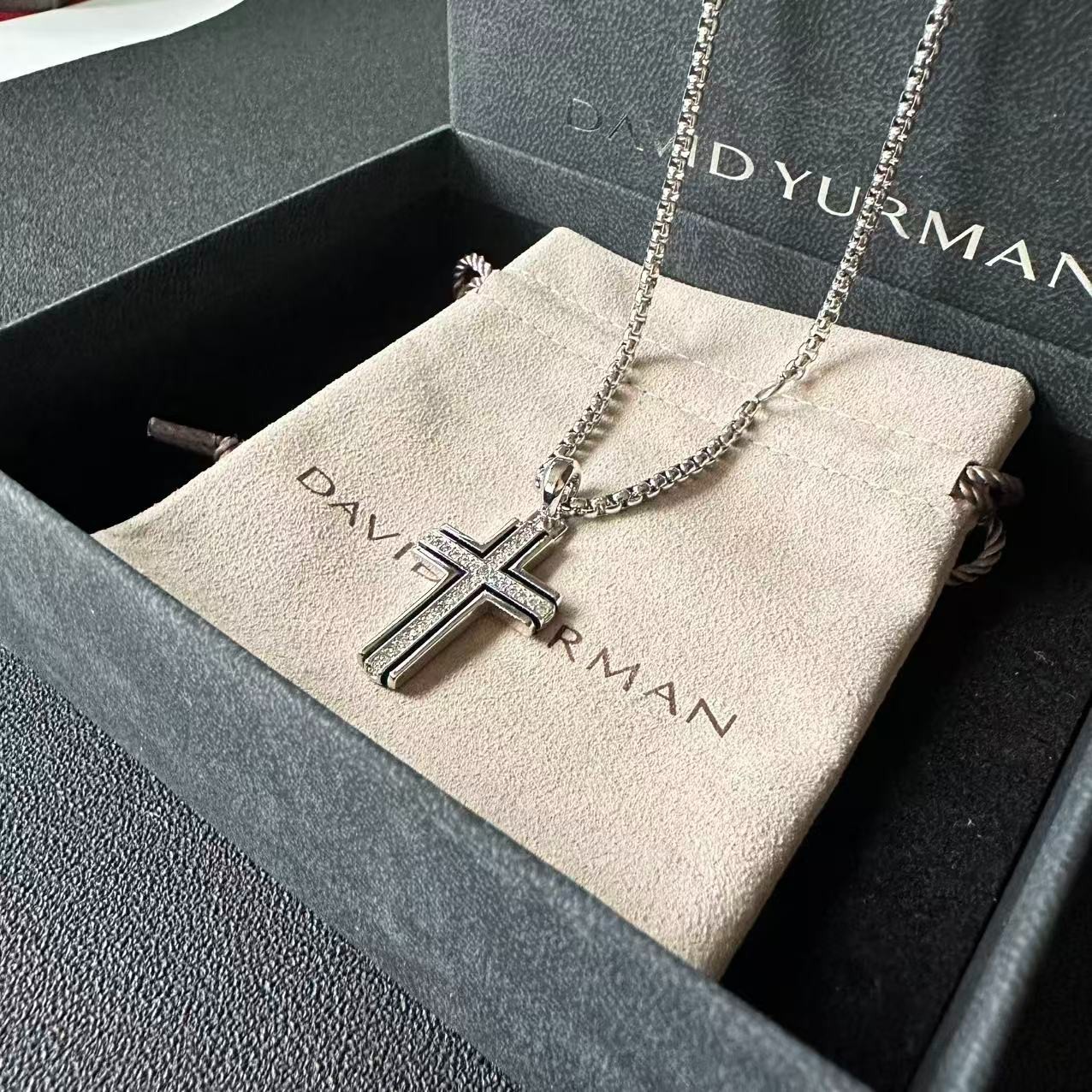 David Yurman 3mm Cross Pendant 925 Sterling Silver w/ Diamonds Chain length 20″