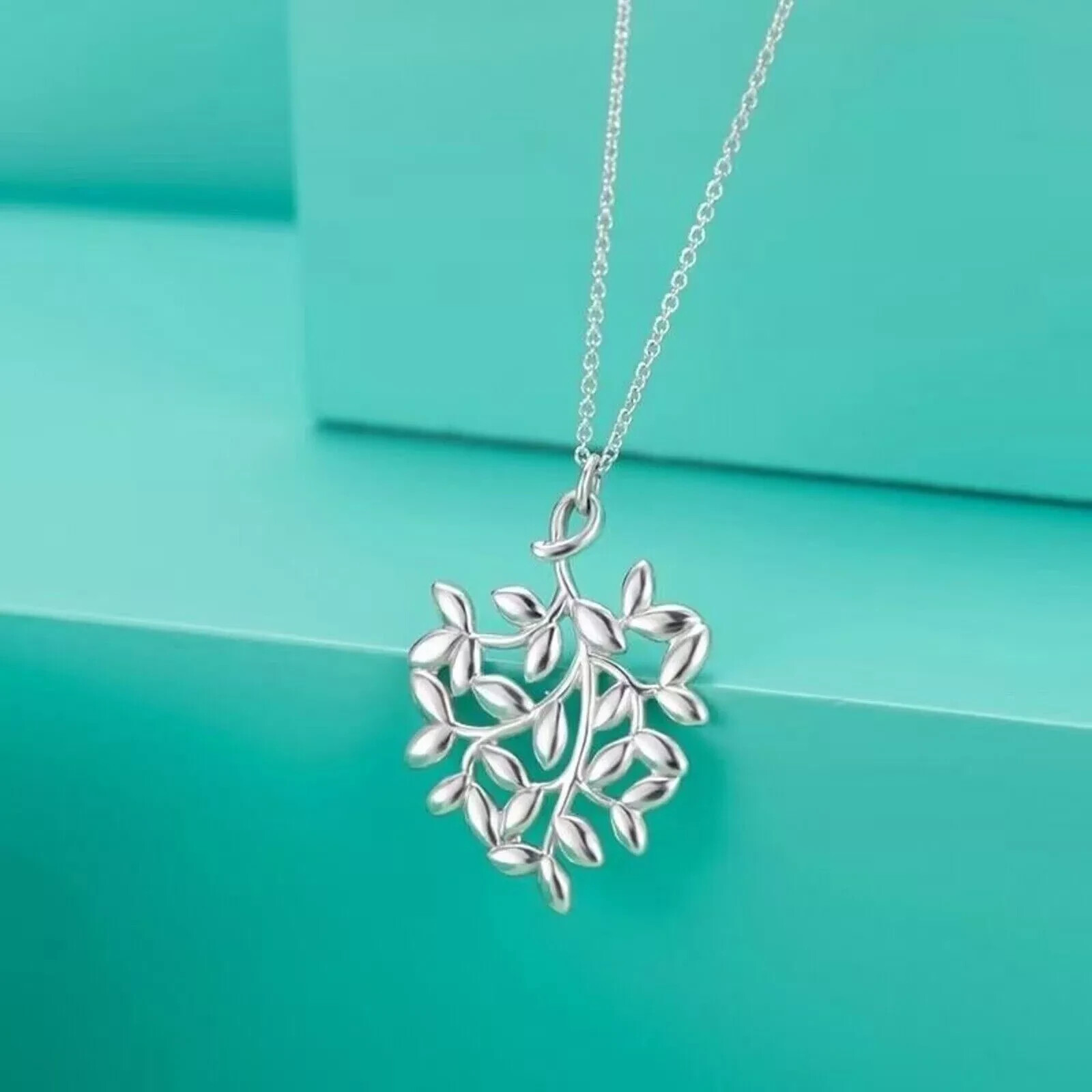999 German Silver Leaf Shape Women’s Fancy Pendant 18″ Free Chain