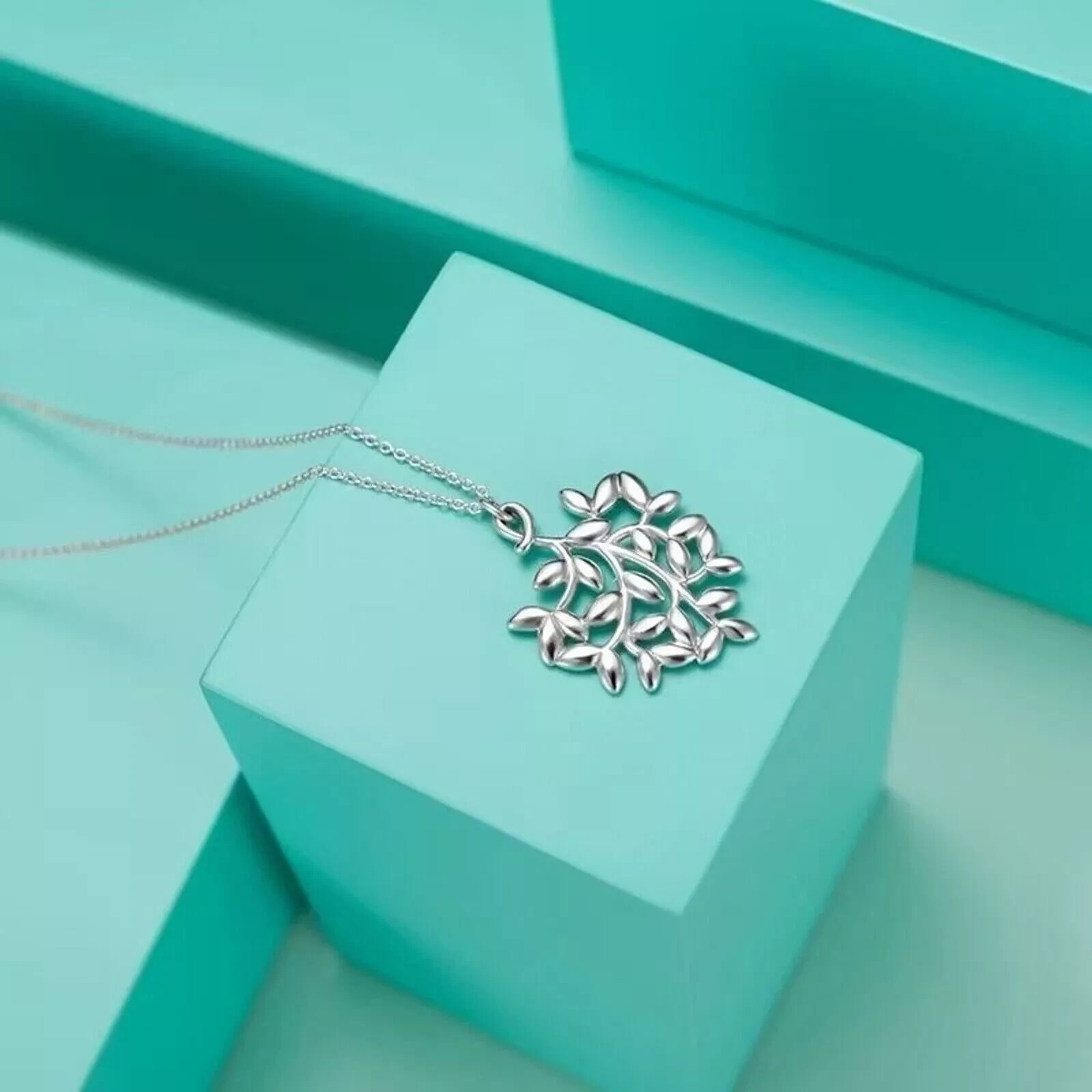 999 German Silver Leaf Shape Women’s Fancy Pendant 18″ Free Chain