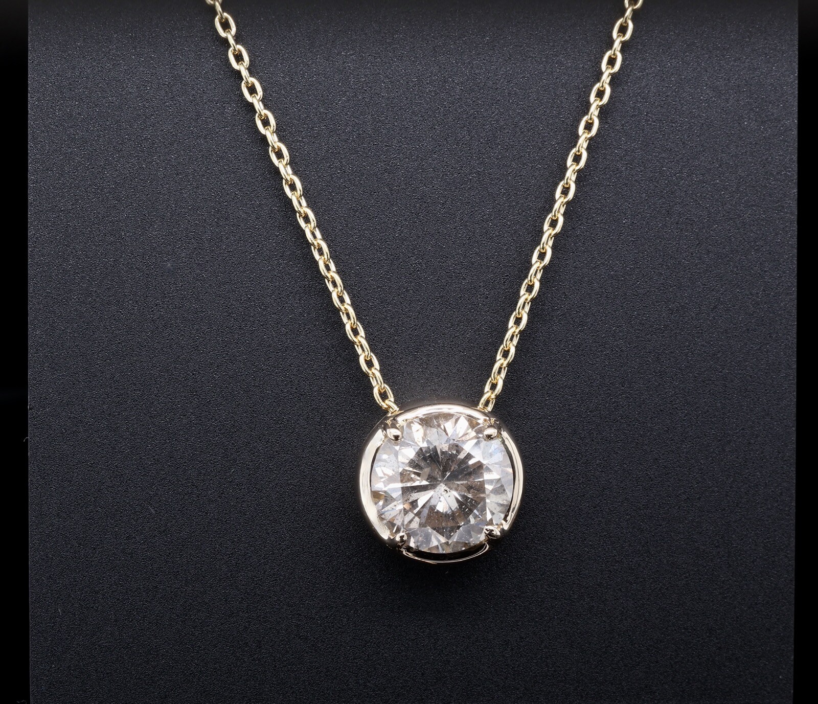 A Classic 2.01ct Diamond 18k Gold Solitare Pendant & 40cm Chain Val $17950