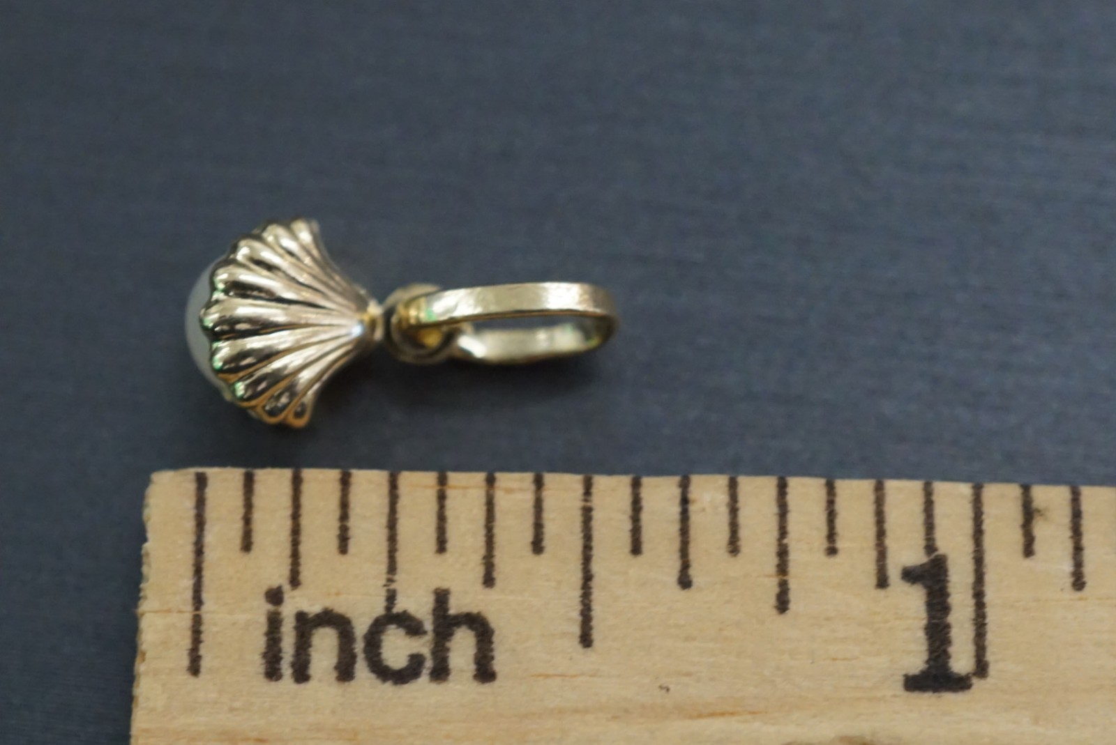 14K Solid Yellow Gold 3D Tiny Shell With 5MM Pearl 0.5″ Charm Pendant.