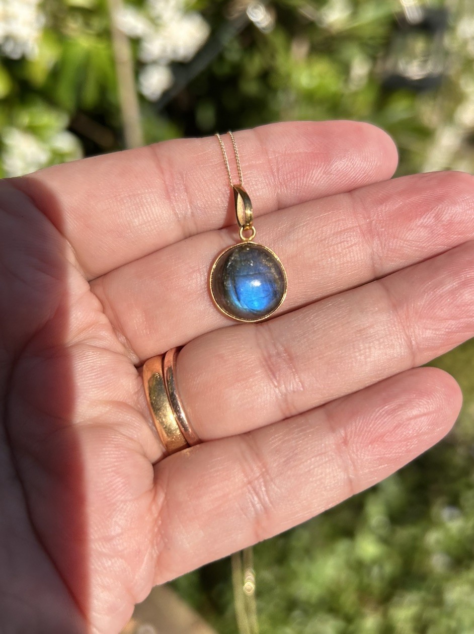 Beautiful Solid 18ct Gold Labradorite Pendant Necklace💙🪎