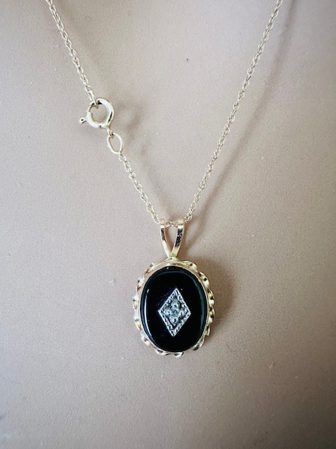 Estate 14K Yellow Gold Onyx & Diamond Pendant Chain Necklace