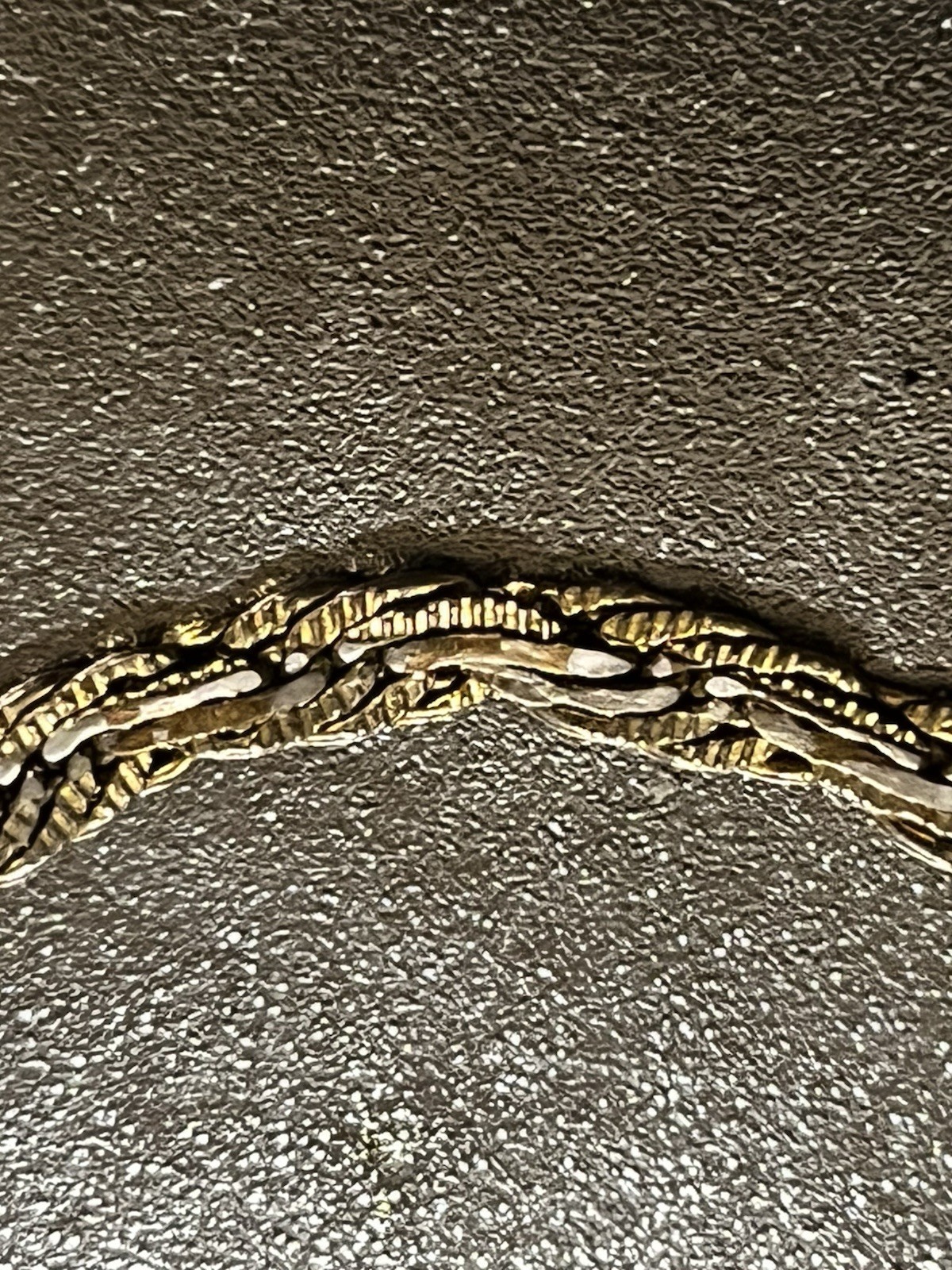 14 KT Yellow & White Gold Byzantine Style Chain 8in Bracelet. Weighs 5.103 Grams