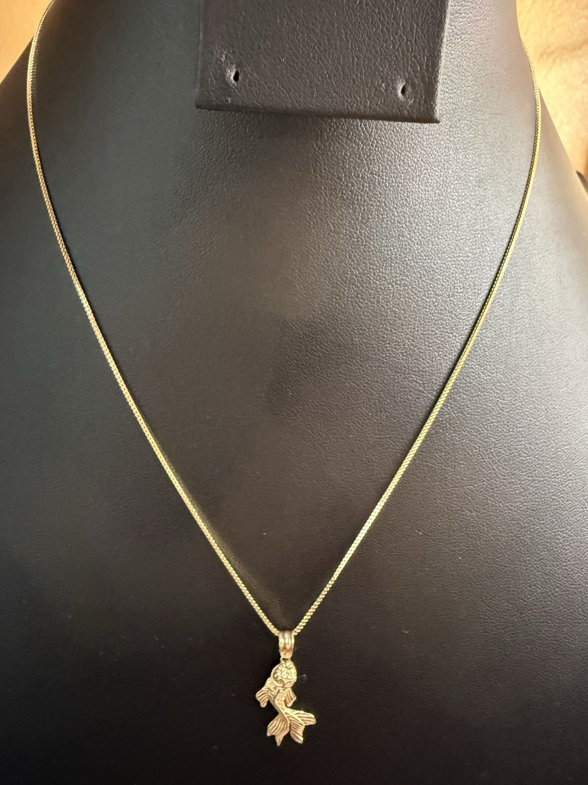 Real 18K Saudi Yellow Gold Franco Chain with Fish Pendant Unisex Size 18 Inches