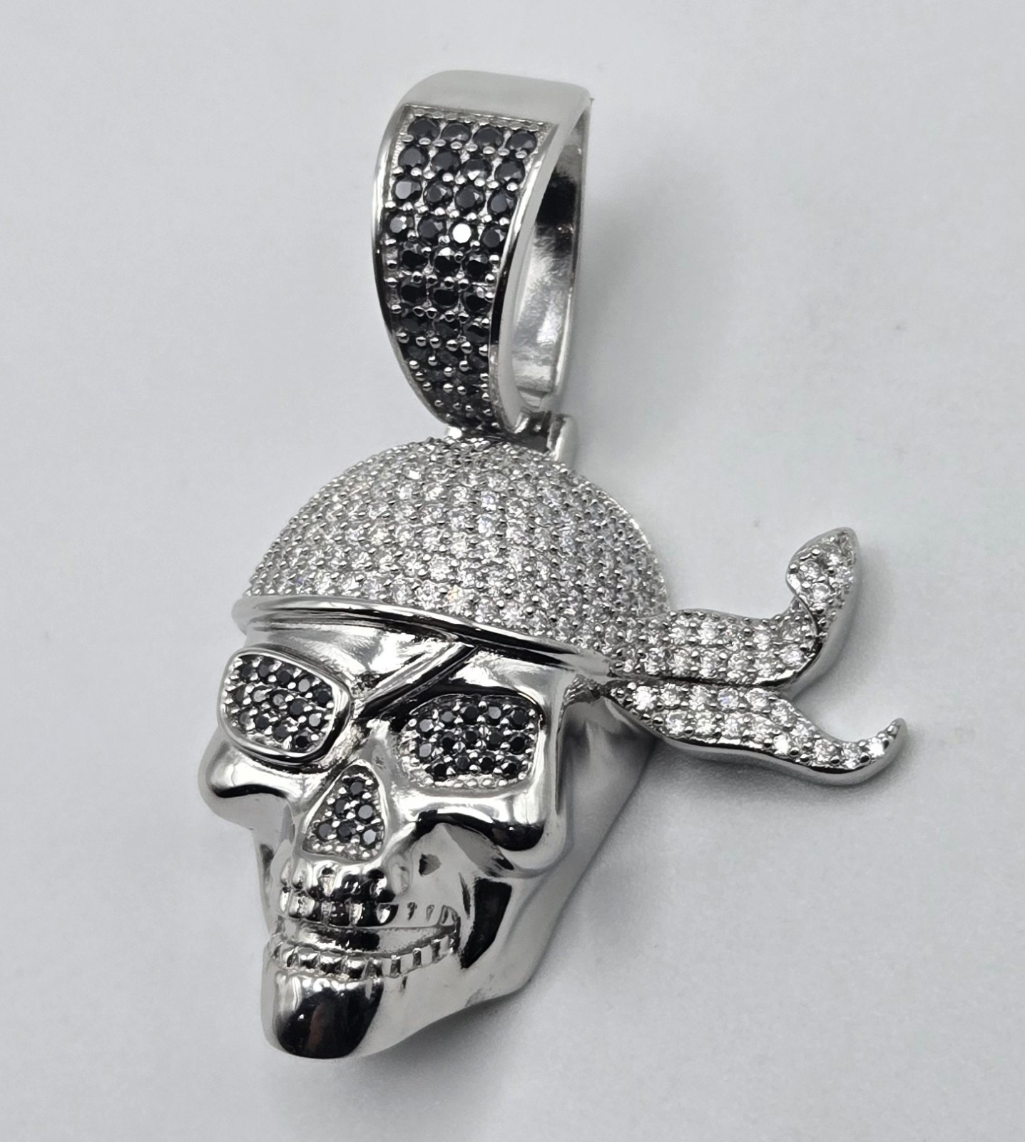 NEW 925 Sterling Silver Pirate Skull Pendant, 8.0CTW White & Black MOISSANITE