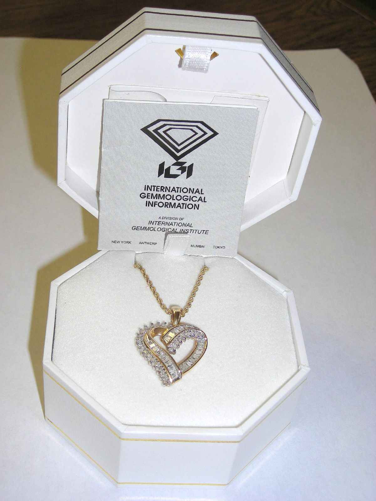 Quality 10K Yellow Gold Rope Chain w/ Approx 1/2 Carat of Diamond Heart Pendant