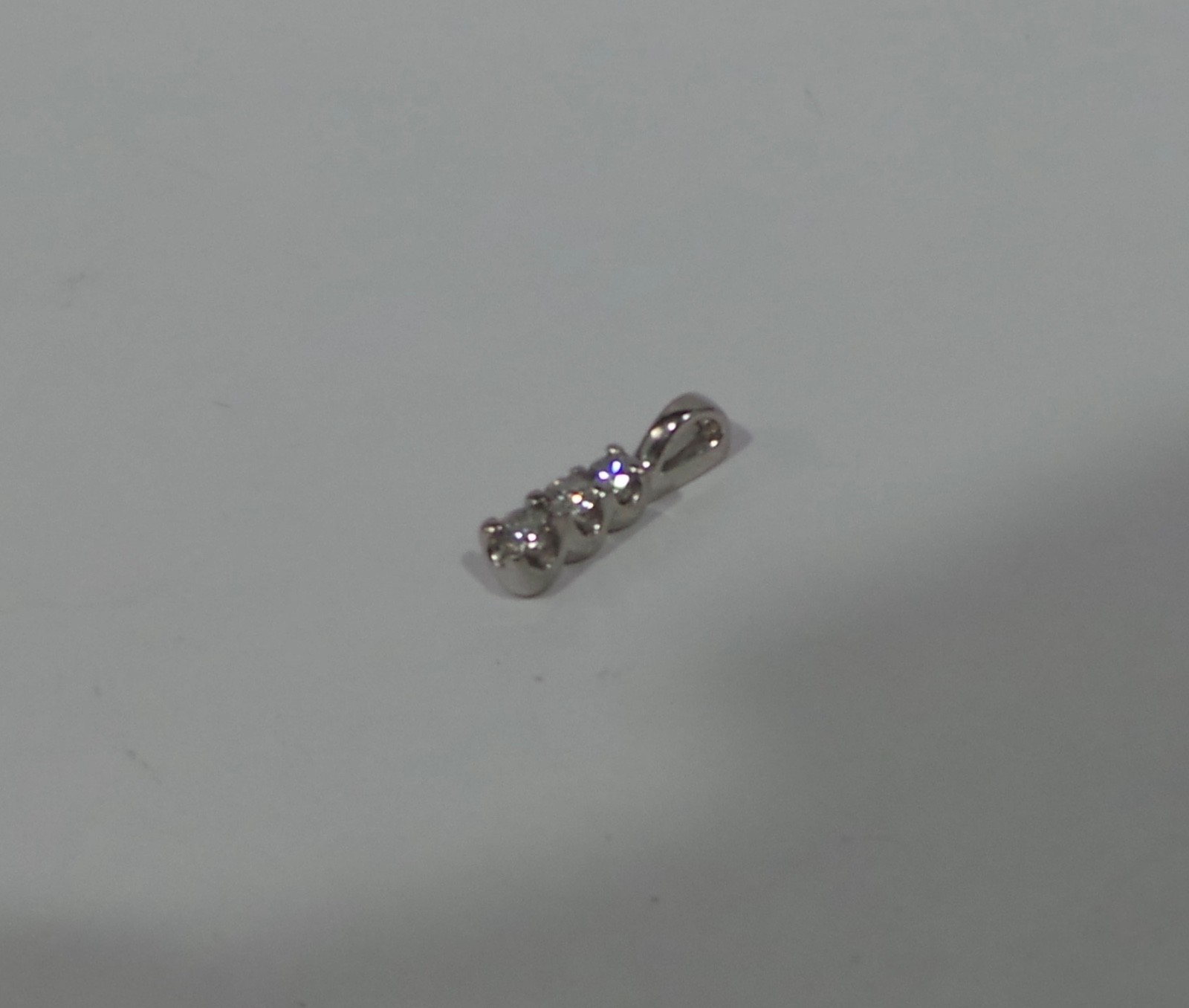 14k White Gold 19″ Thin Necklace & Platinum Triple Diamond Pendant .25ct 2.18g