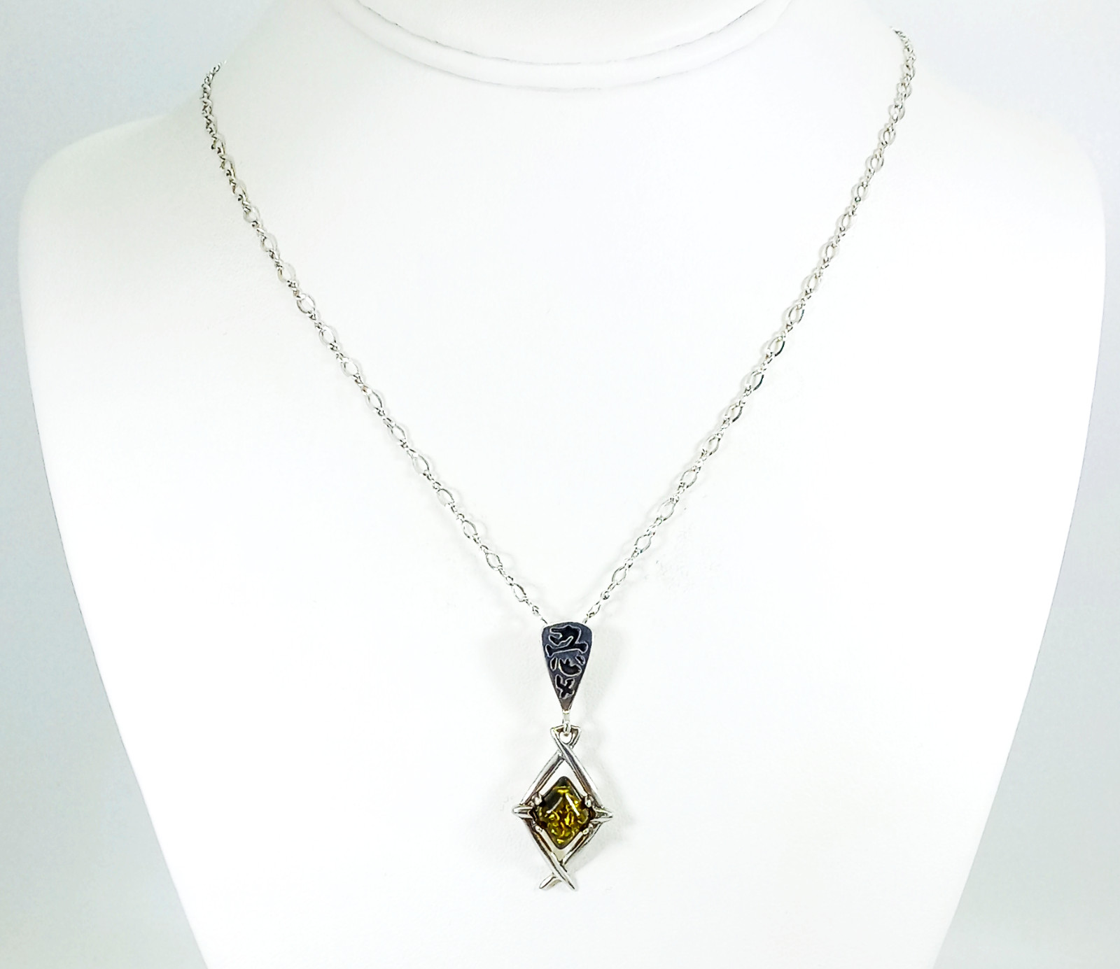 Vintage 925 Sterling Silver Deep Forest Green Baltic Amber Kanji-Style Necklace