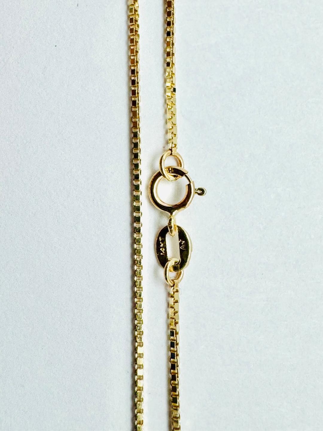 14K Solid Yellow Gold Box Chain 2.1 Grams 0.8 MM L: 20 inches New 032