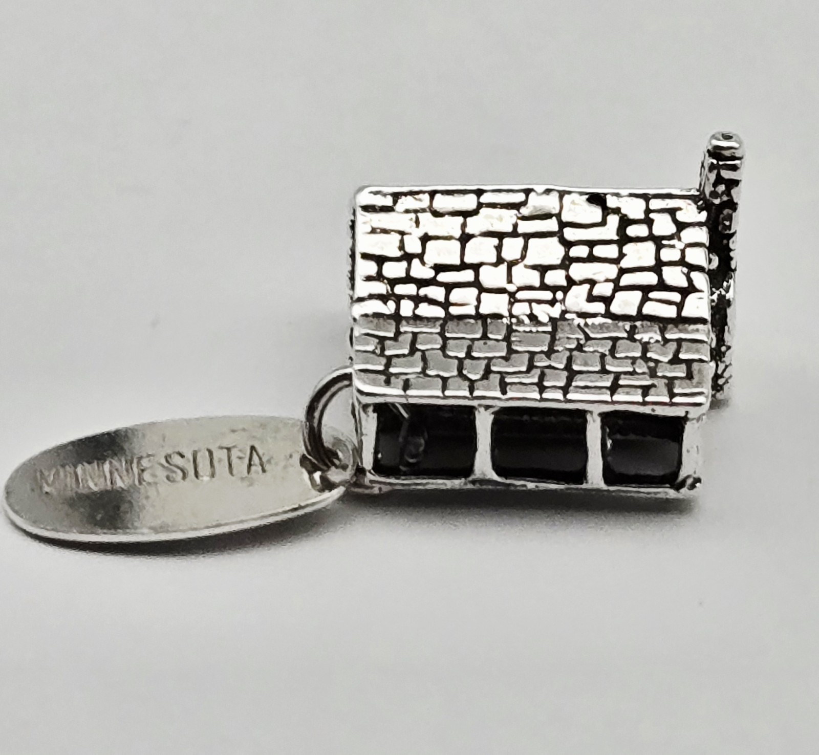VTG Sterling Silver Log Cabin Charm Pendant “Minnesota” Travel Souvenir 3D 5.7g