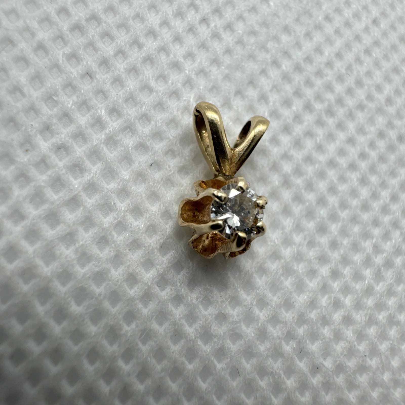 VINTAGE 14K YELLOW GOLD DIAMOND BUTTERCUP 6 PRONG SETTING PENDANT, 0.15 TCW