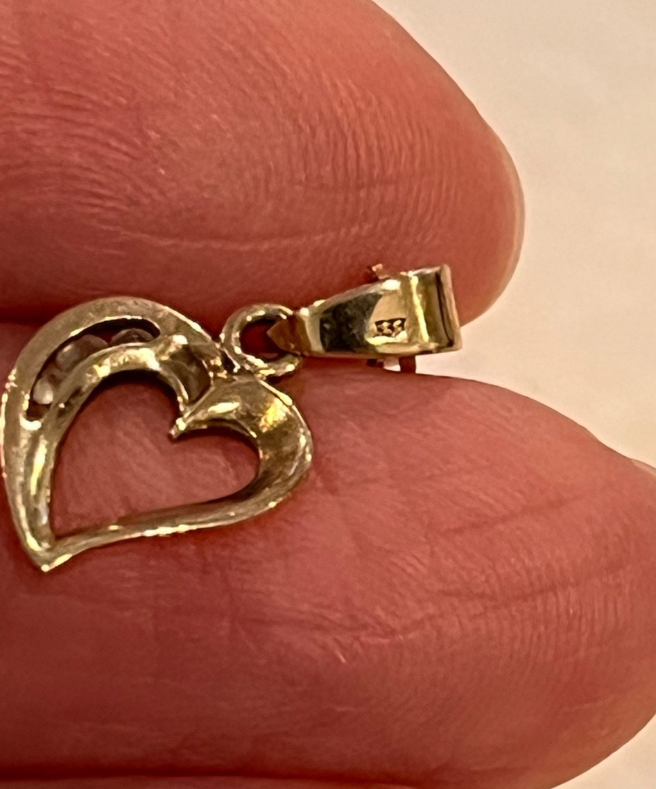 Germany 8 Karat/333 Yellow Gold Open Heart Pendant w 18″ Box Chain ~ 2.25 grams