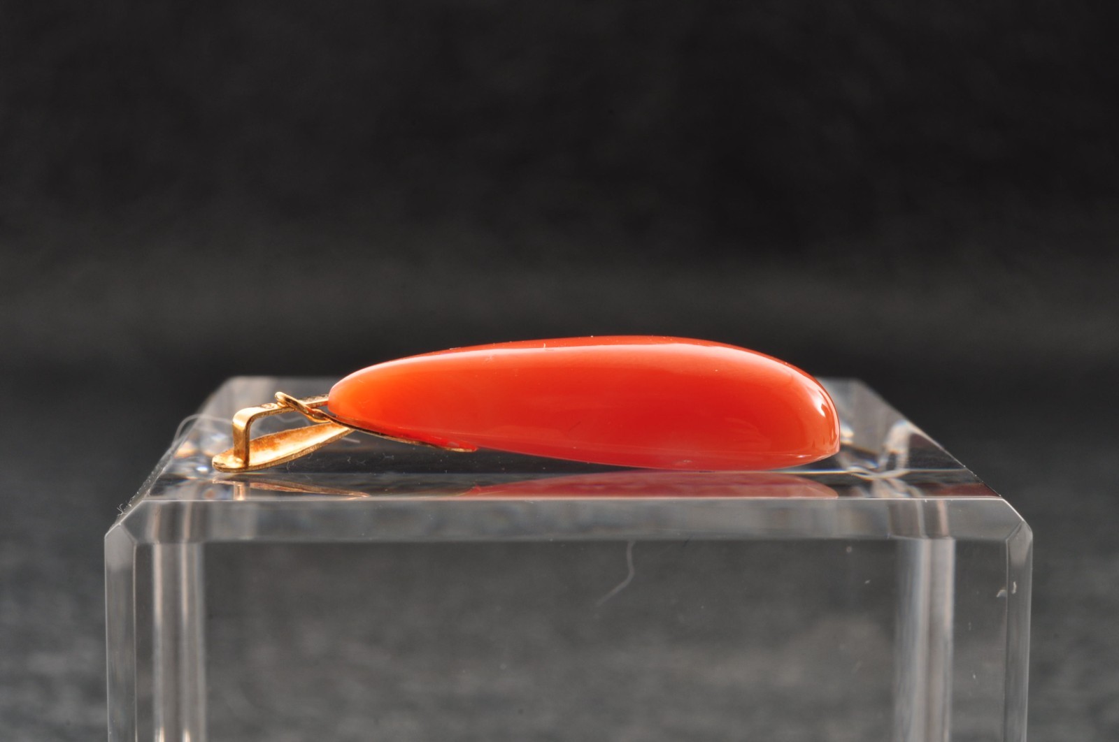 Certification 18k gold clasp salmon pink coral pendant top ( 23mm (0.9in) 8.0ct)