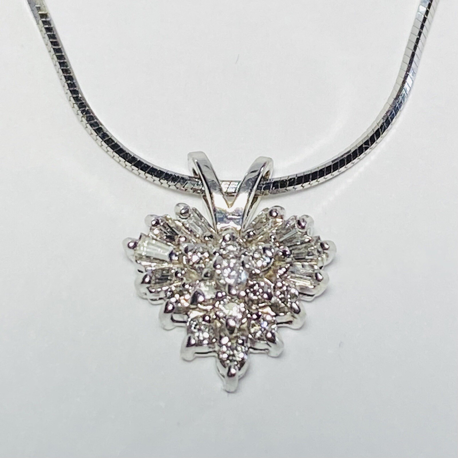 14K White Gold 0.30ctw Diamond Heart Pendant 16″ Herringbone Chain Necklace 5.1g