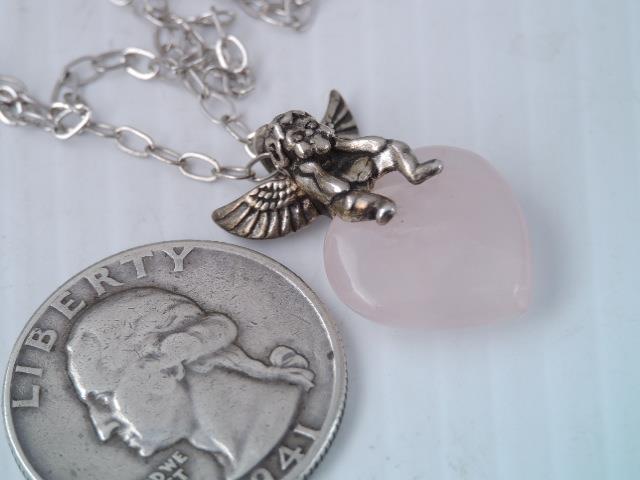 BEAUTIFUL STERLING SILVER WINGED CHERUB ANGEL ROSE QUARTZ HEART PENDANT NECKLACE