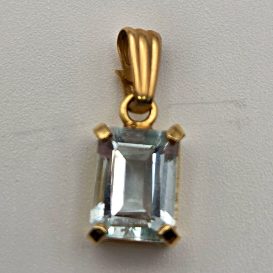 14K Yellow Gold Aquamarine Pendant Emerald-Cut 5 X 7 mm No Chain