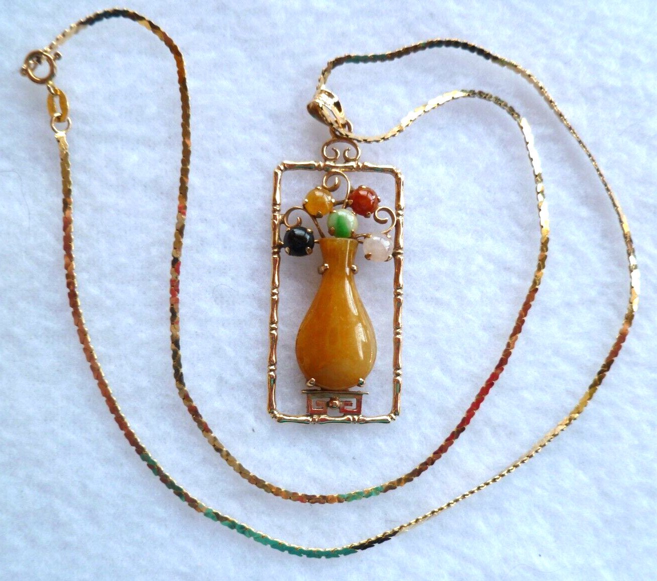 Vintage 14K Gold & Jade Pendant & 14K Triangle Link Chain