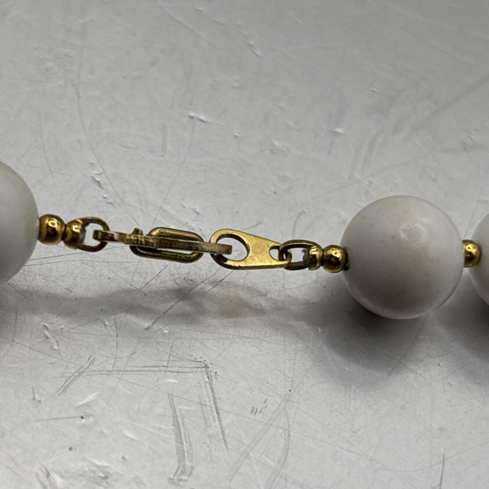 Vintage 16” Elegant White Plastic 1/2” Beads Retro MCM Fashionable Minimal #0