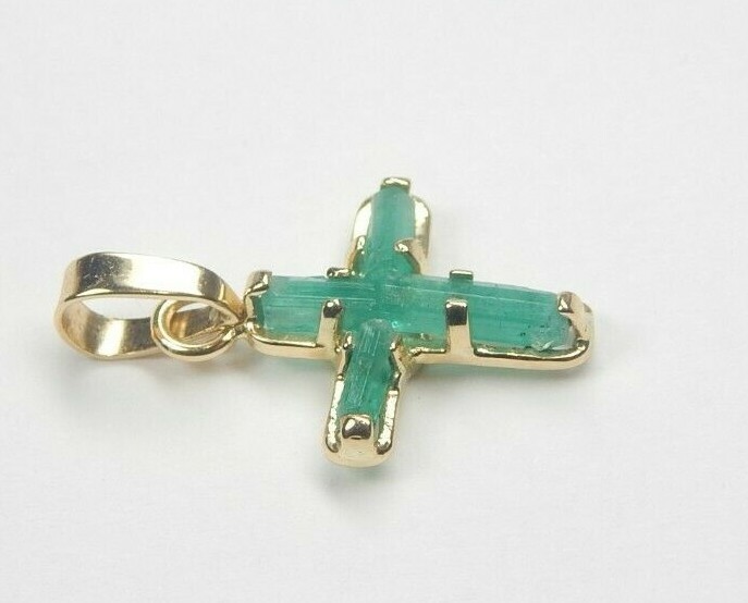 Colombian Emerald Cross Pendant 18K Yellow Gold Jewelry Muzo Mines