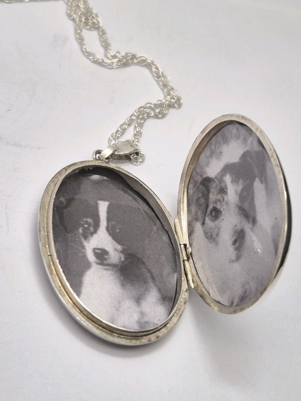 LOCKET – Sterling Silver Vintage Oval Photo Locket. Crimped Edging.