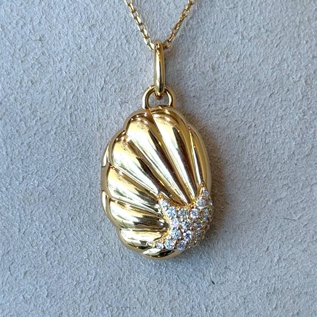 Monica Rich Kosann Neptune Shell Pavé Diamond Locket 18KT Gold Necklace
