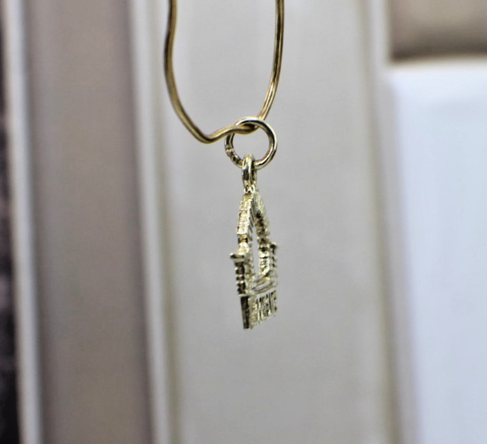 14K Yellow Gold Moongate Bermuda Pendant Charm Intricate Detail Travel