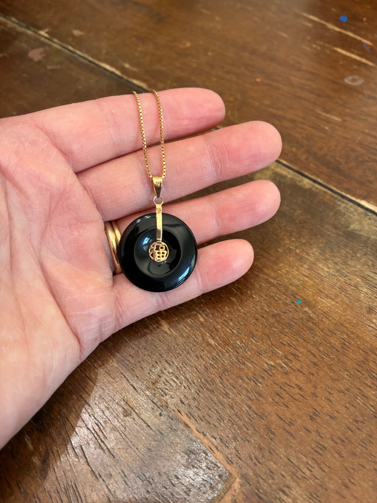 vintage 14k marked yellow gold 30in chain with black onyx/gold pendant