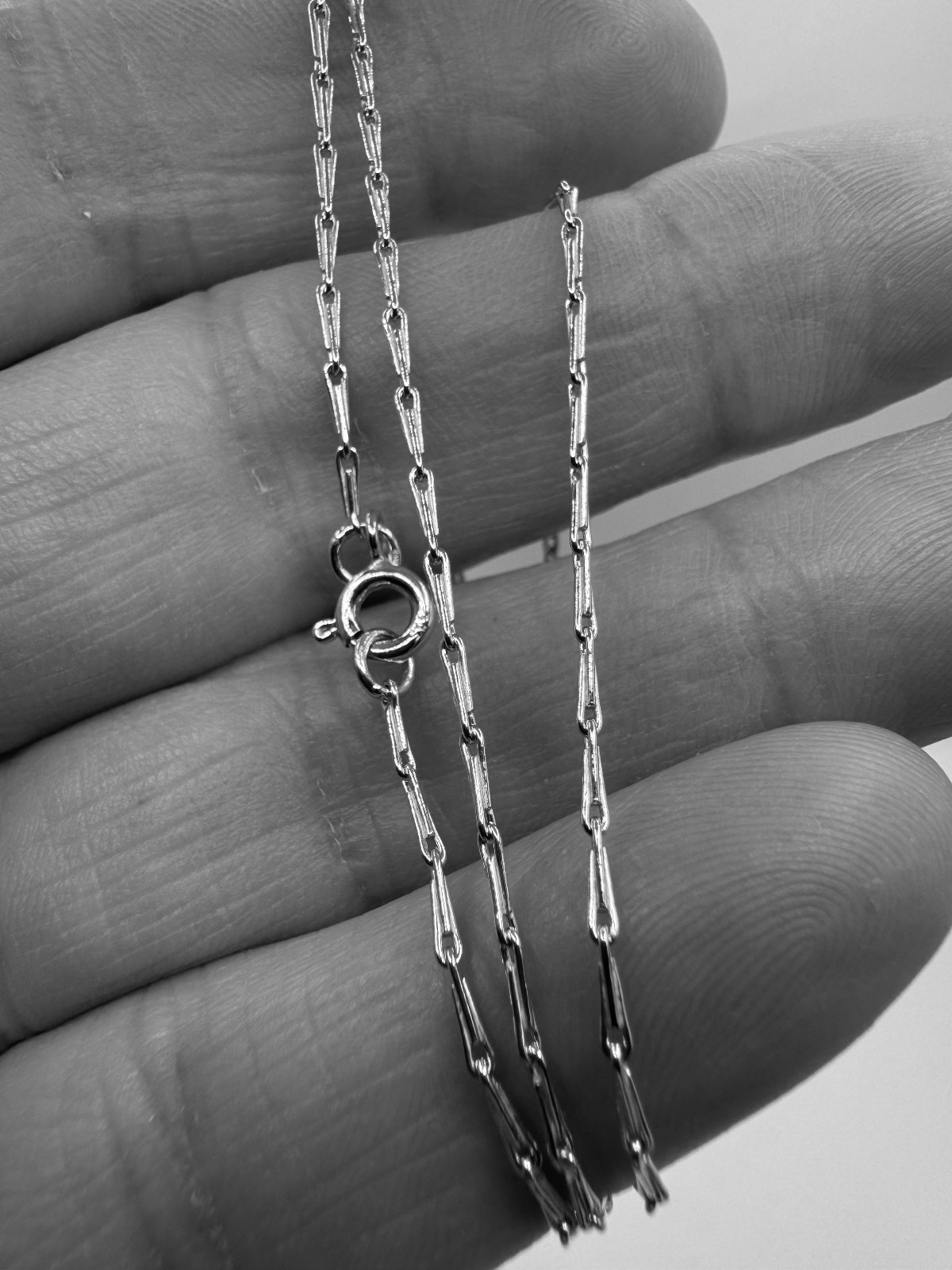 9ct White Gold Solid Hayseed 1.44mm 16″ / 40cm Necklace Chain (WHS2)