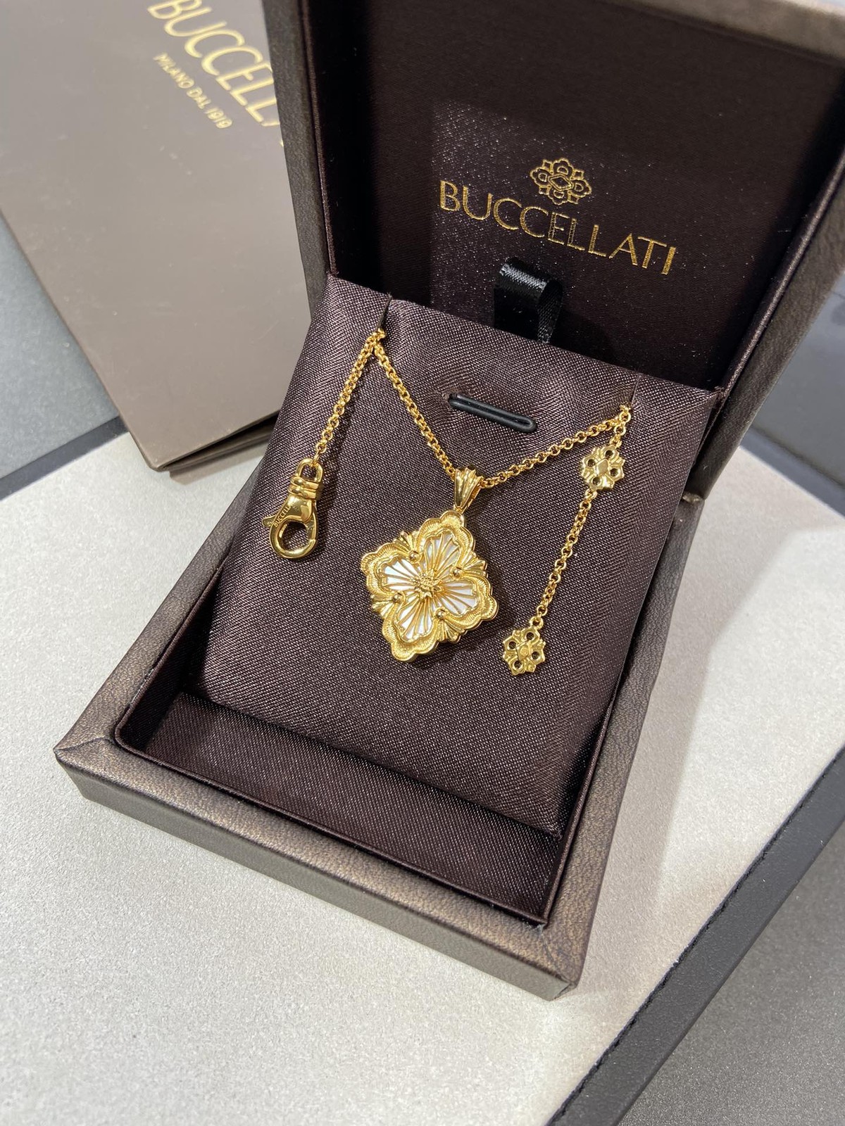 Buccellati Opera Tulle 22KGold Necklace Pendant Timeless Elegance Large size